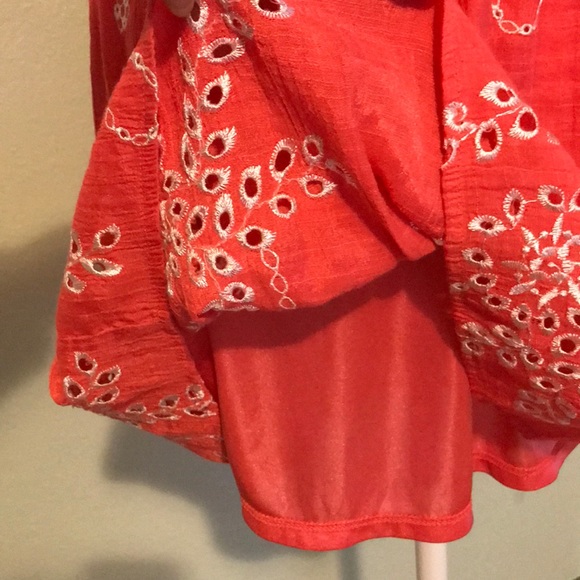 Spring coral embroidered dress - Picture 2 of 5